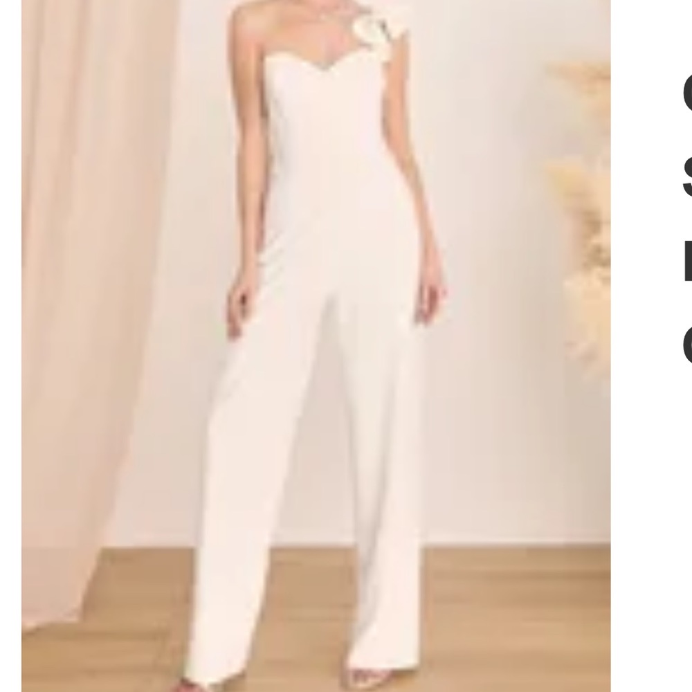 Brand new one shoulder white jumpsuit. From Lulu’s size S and M.